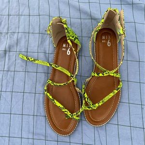 Strap sandal